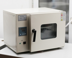 實驗(yan)電熱鼓(gu)風幹燥(zao)箱